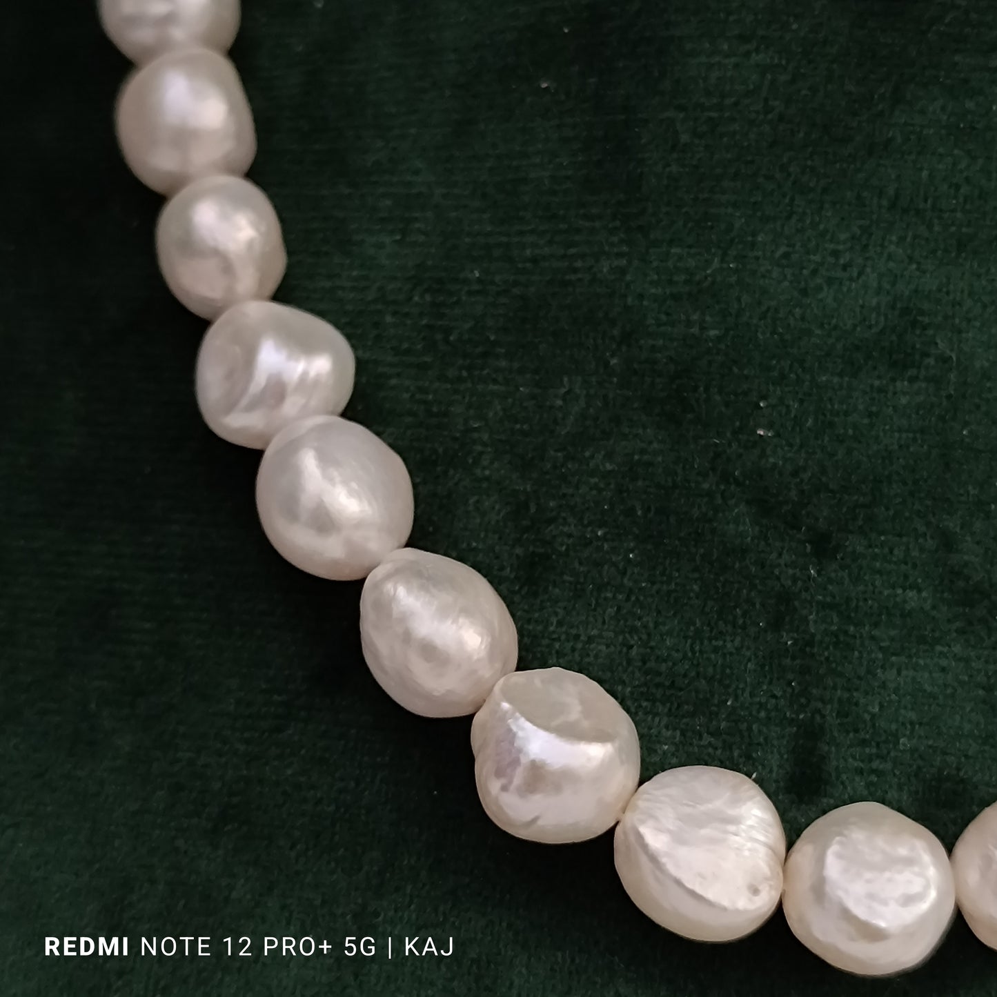 SET 104 Pearl Neckline