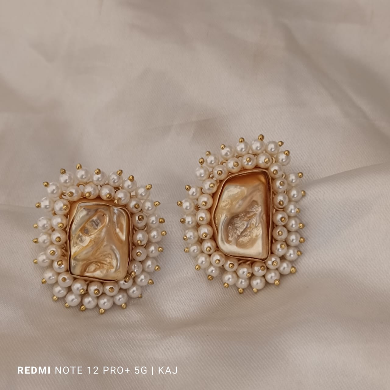 Tiwan sea shell Pearl's studs