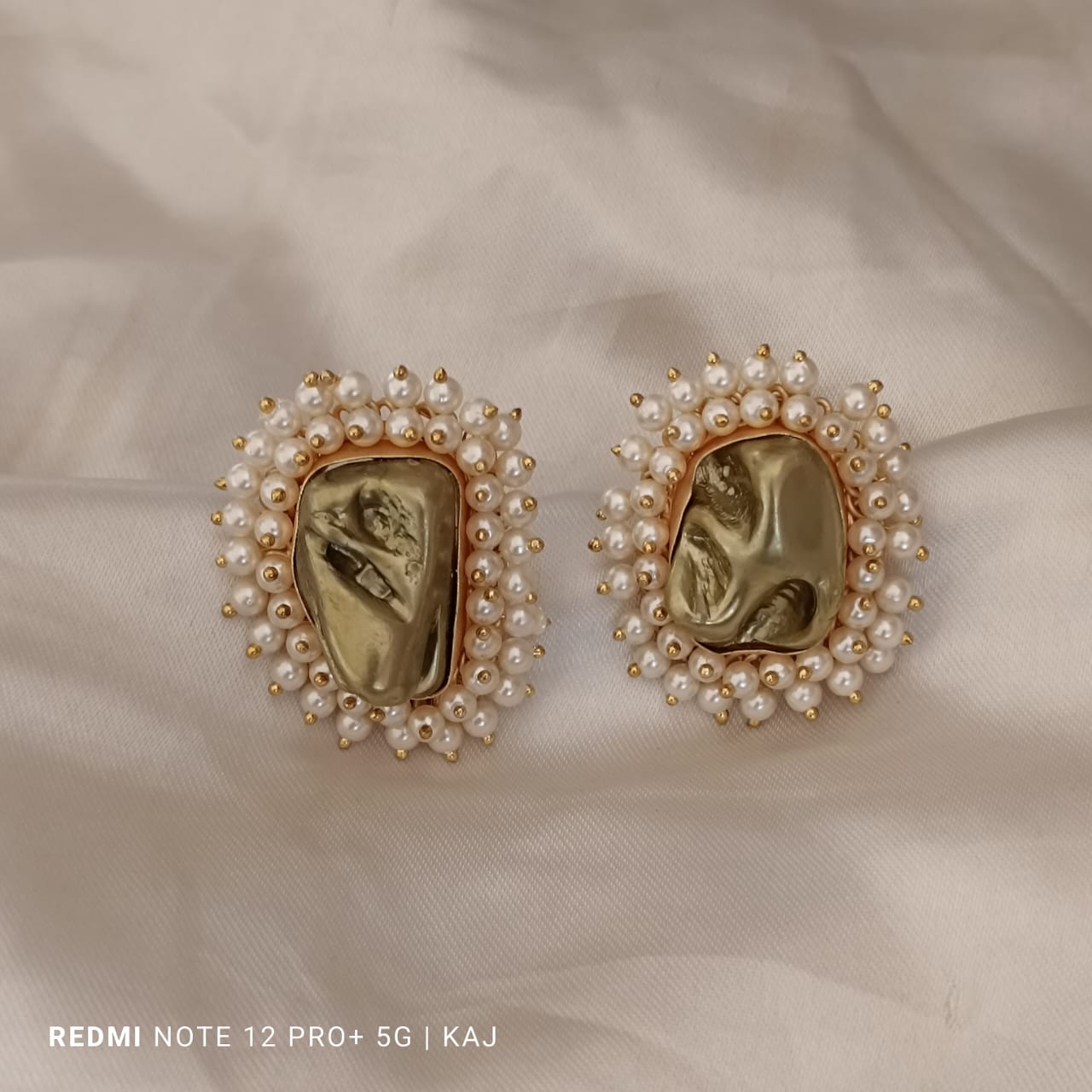 Tiwan sea shell Pearl's studs