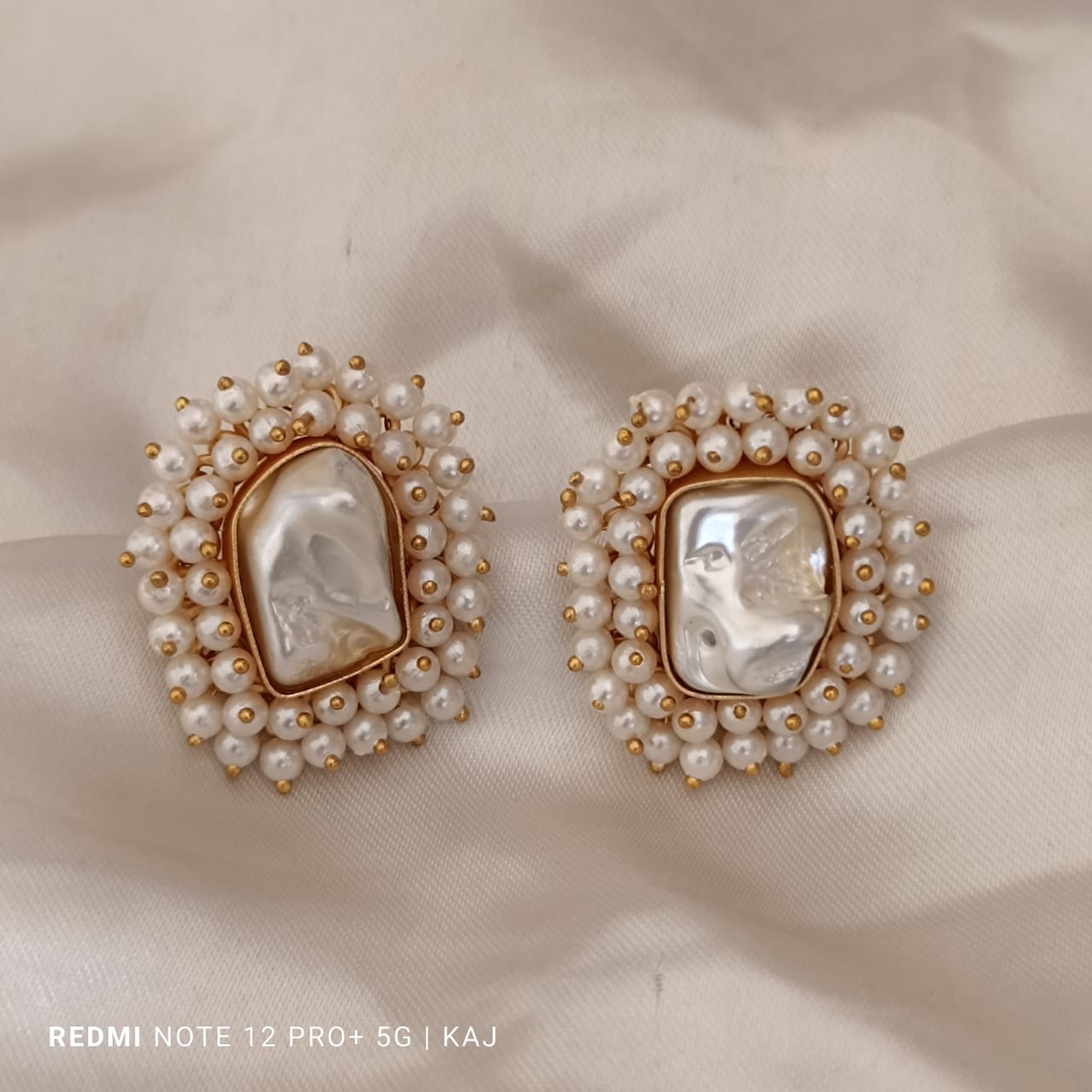 Tiwan sea shell Pearl's studs