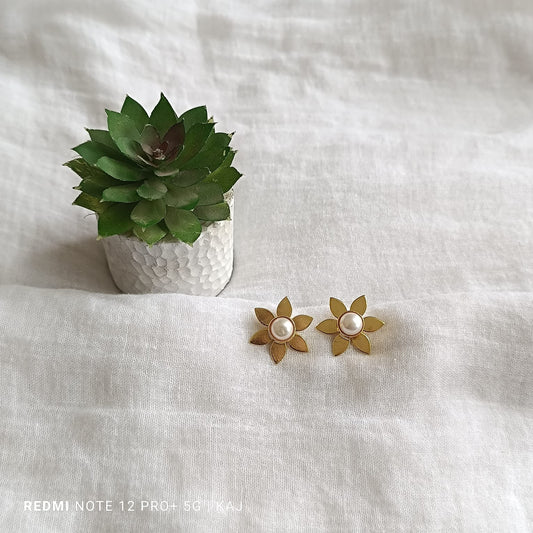 Flower studs