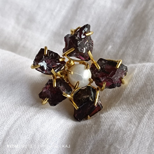 Rough stones ring