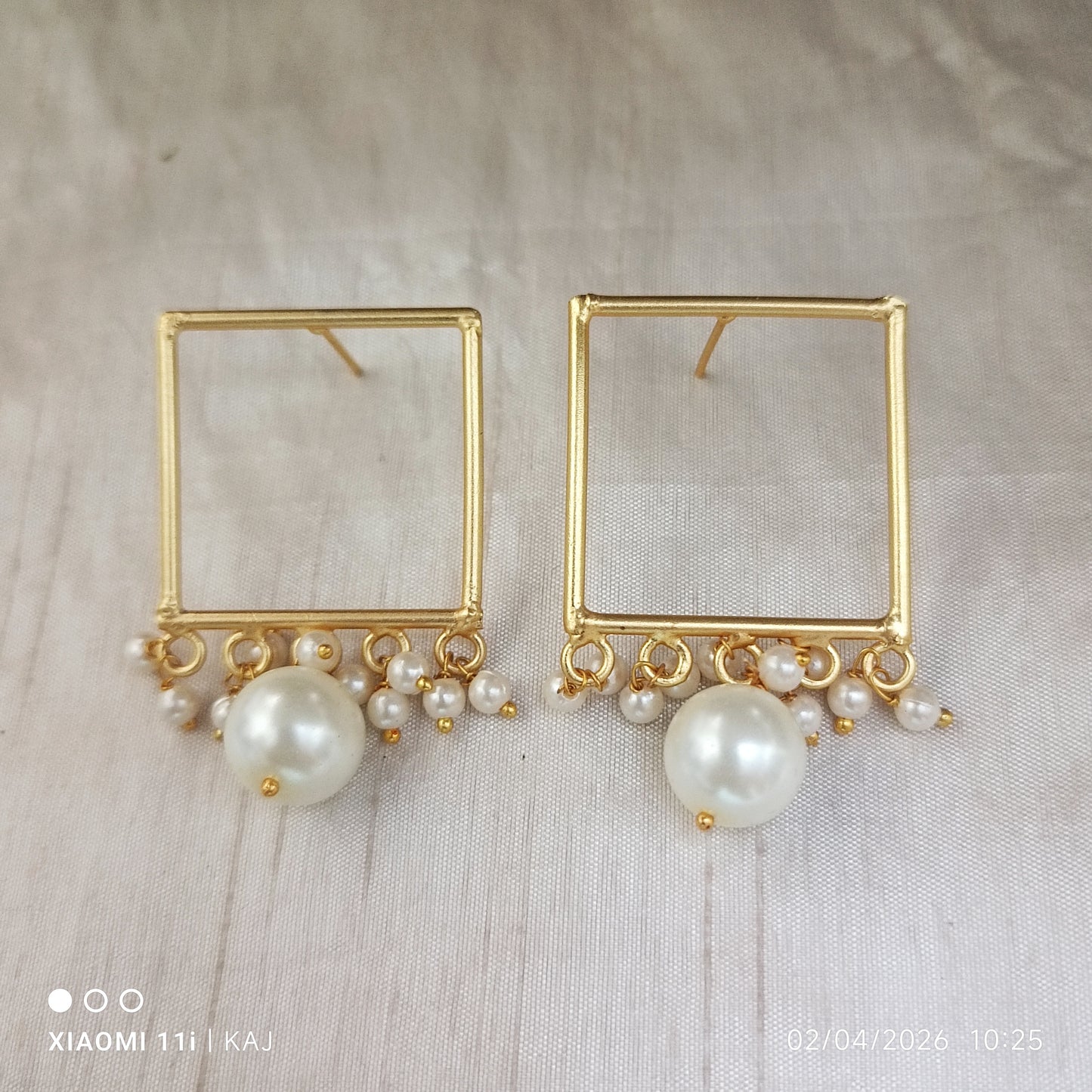 Sea shell Pearl's with brass studs