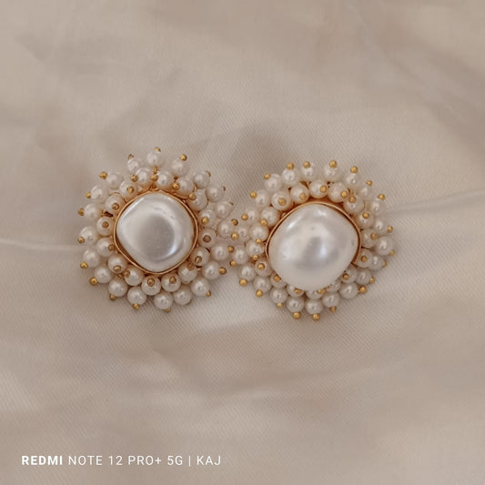 Tiwan sea shell Pearl's studs