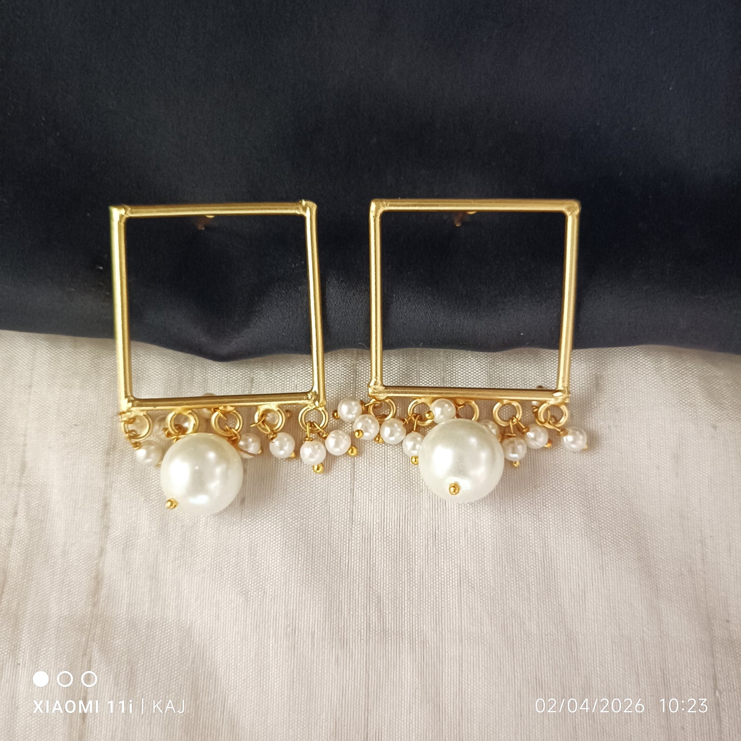 Sea shell Pearl's with brass studs