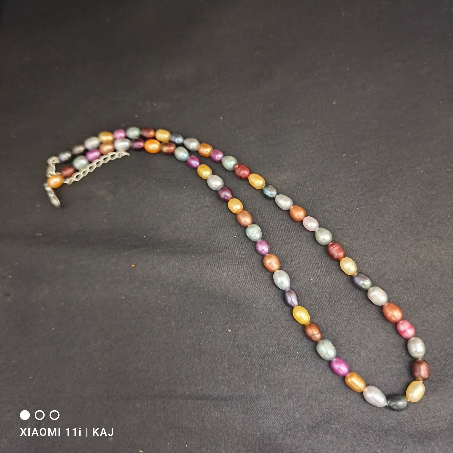 Real Pearl's multicolour neckline