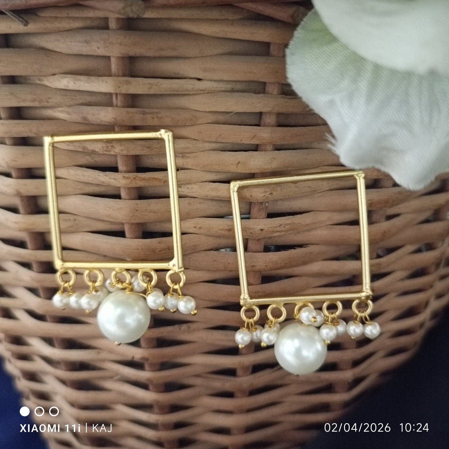 Sea shell Pearl's with brass studs