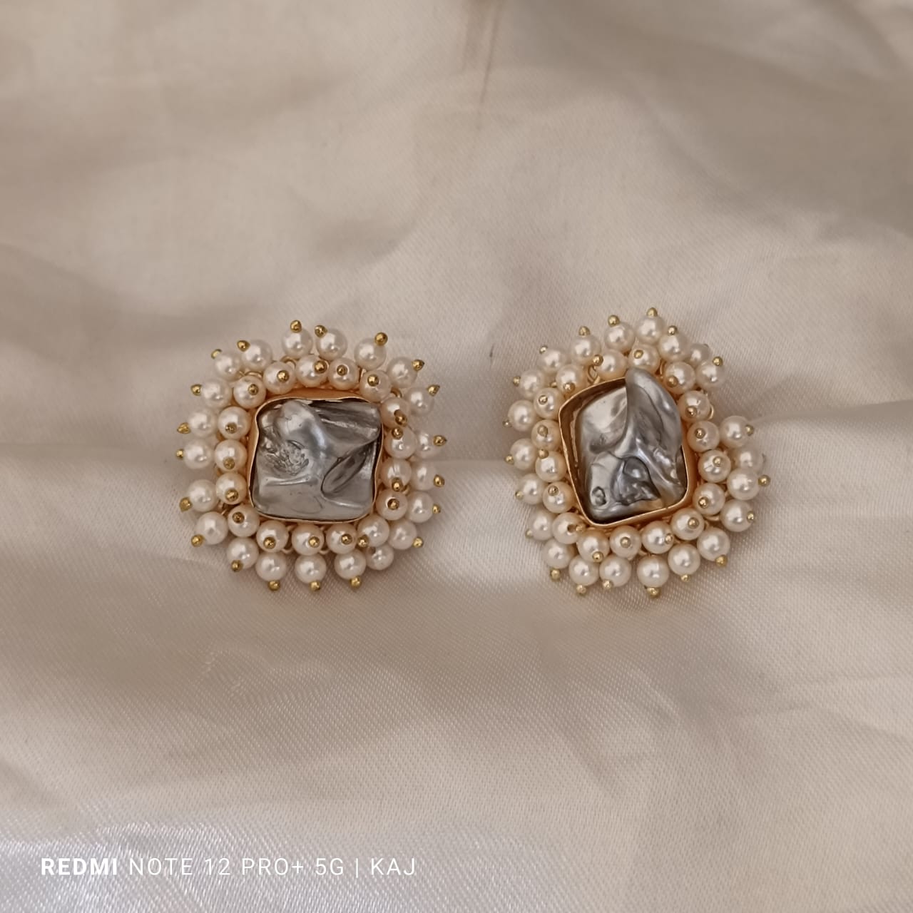 Tiwan sea shell Pearl's studs